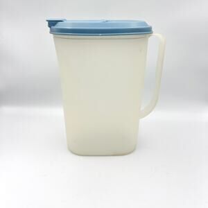 Vintage Tupperware Pitcher Slim Flip Lid Top 2 Quart 64oz Durable‎ Storage Blue